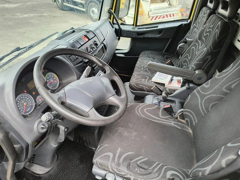 Interior photo 1: Box truck Iveco EuroCargo 120 E22 EEV SIDE PORT + D'HOLLANDIA LIFT 2000 KG