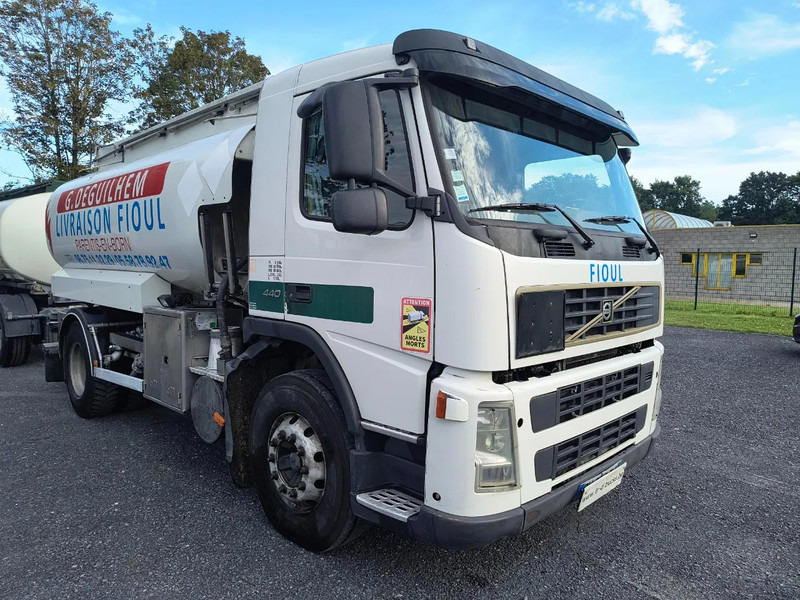 Volvo FM 440 13000L FUEL / CARBURANT - 4 COMP - Tank truck: picture 3 Volvo FM 440 13000L FUEL / CARBURANT - 4 COMP - Tank truck: picture 3