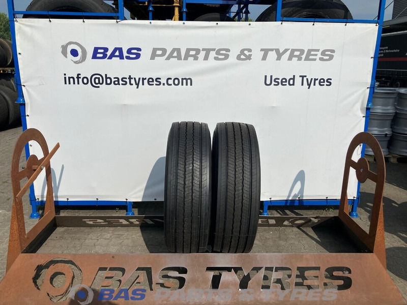Continental Continental 315/70R22.5 Universeel 154/150 M+S 3PMSF gebruikte set - Tire for Truck: picture 1 Continental Continental 315/70R22.5 Universeel 154/150 M+S 3PMSF gebruikte set - Tire for Truck: picture 1