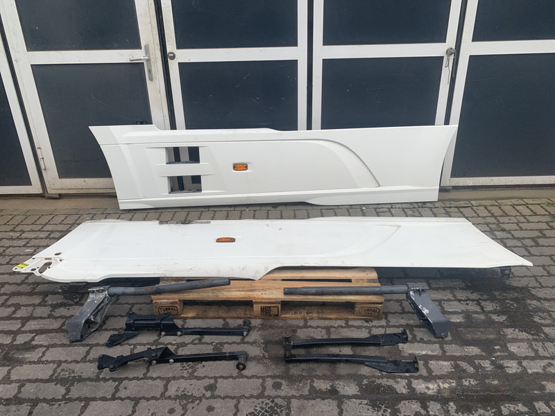DAF XF106 Sideskirt Set DAF 1903109 - Body and exterior for Truck: picture 1 DAF XF106 Sideskirt Set DAF 1903109 - Body and exterior for Truck: picture 1