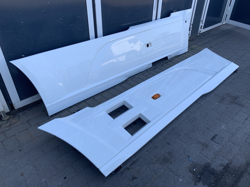 DAF XF106 Sideskirt Set DAF 1903109 - Body and exterior for Truck: picture 2 DAF XF106 Sideskirt Set DAF 1903109 - Body and exterior for Truck: picture 2