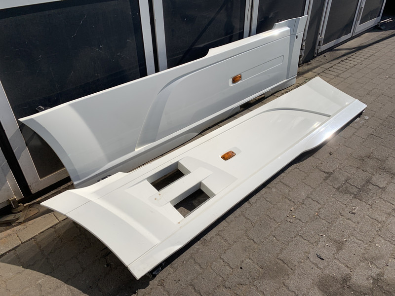 DAF XF106 Sideskirt Set DAF 1903109 - Body and exterior for Truck: picture 2 DAF XF106 Sideskirt Set DAF 1903109 - Body and exterior for Truck: picture 2
