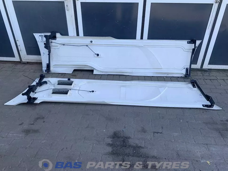DAF XF106 Sideskirt Set DAF 1903109 - Body and exterior for Truck: picture 4 DAF XF106 Sideskirt Set DAF 1903109 - Body and exterior for Truck: picture 4