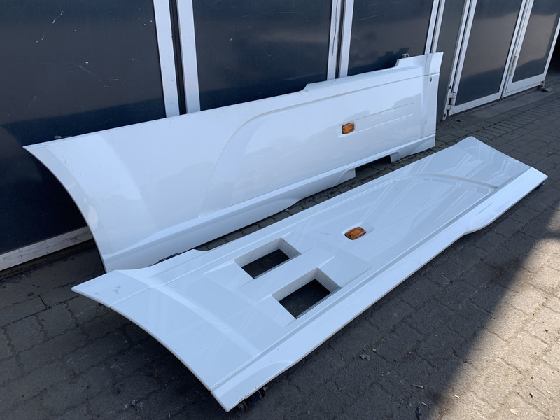 DAF XF106 Sideskirt Set DAF 1903109 - Body and exterior for Truck: picture 2 DAF XF106 Sideskirt Set DAF 1903109 - Body and exterior for Truck: picture 2