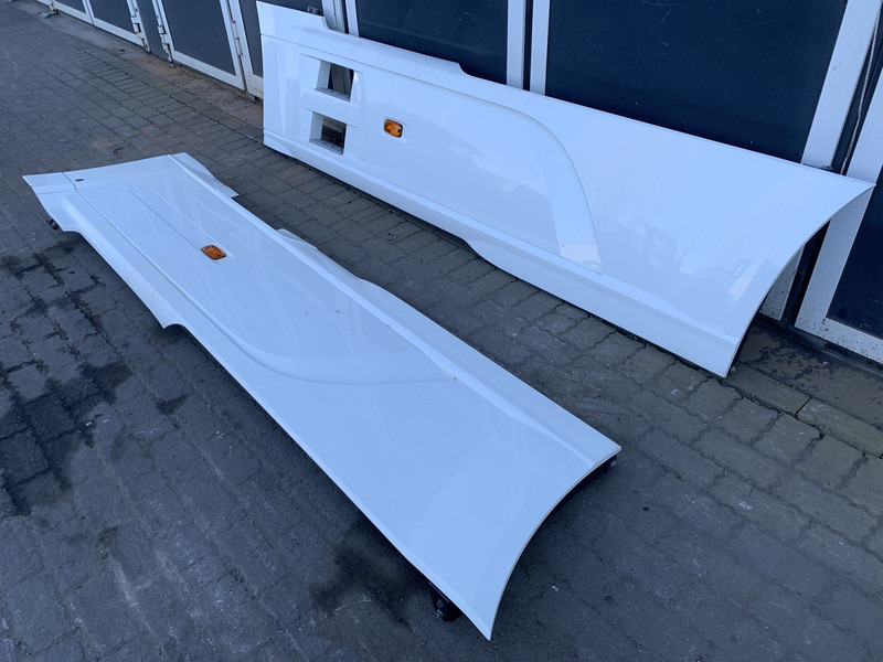 DAF XF106 Sideskirt Set DAF 1903109 - Body and exterior for Truck: picture 2 DAF XF106 Sideskirt Set DAF 1903109 - Body and exterior for Truck: picture 2