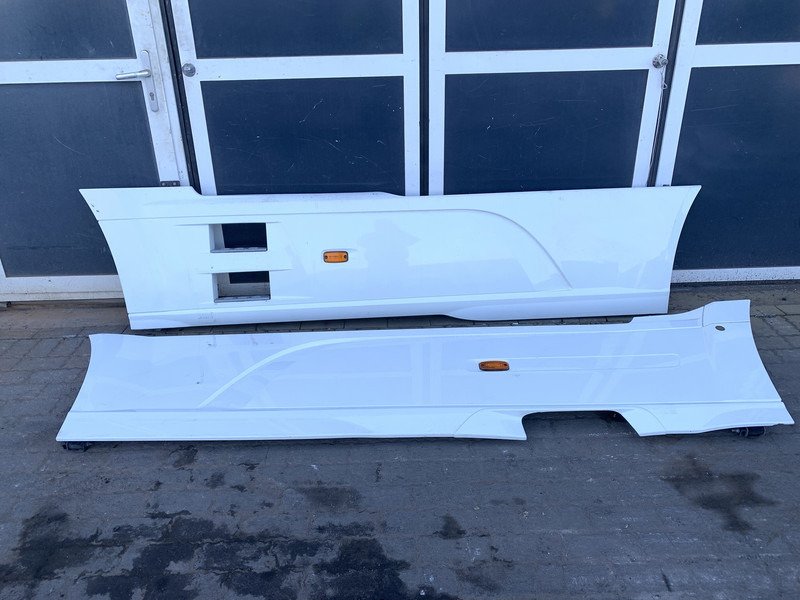DAF XF106 Sideskirt Set DAF 1903109 - Body and exterior for Truck: picture 1 DAF XF106 Sideskirt Set DAF 1903109 - Body and exterior for Truck: picture 1