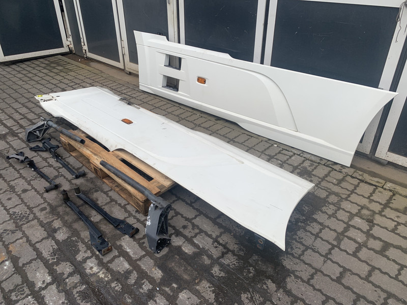 DAF XF106 Sideskirt Set DAF 1903109 - Body and exterior for Truck: picture 3 DAF XF106 Sideskirt Set DAF 1903109 - Body and exterior for Truck: picture 3