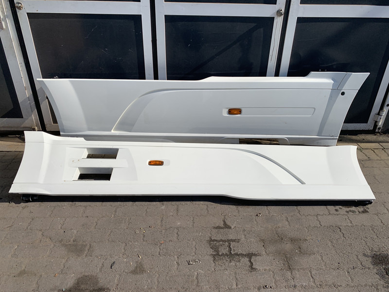 DAF XF106 Sideskirt Set DAF 1903109 - Body and exterior for Truck: picture 1 DAF XF106 Sideskirt Set DAF 1903109 - Body and exterior for Truck: picture 1
