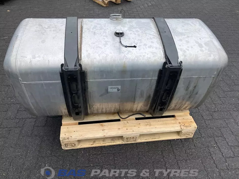 Mercedes-Benz Brandstoftank Mercedes 630 Liter A 960 470 39 03 - Fuel tank for Truck: picture 3 Mercedes-Benz Brandstoftank Mercedes 630 Liter A 960 470 39 03 - Fuel tank for Truck: picture 3