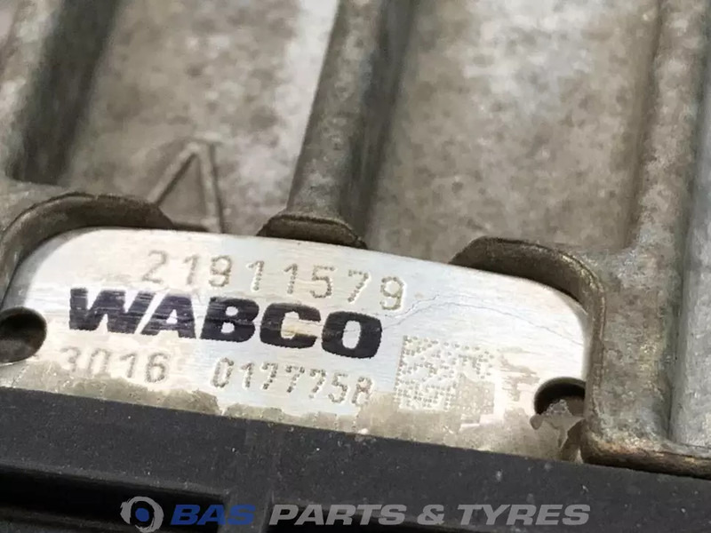 Renault D-Serie Versnellingsbakdeksel Renault 7424213321 - Gearbox for Truck: picture 4 Renault D-Serie Versnellingsbakdeksel Renault 7424213321 - Gearbox for Truck: picture 4