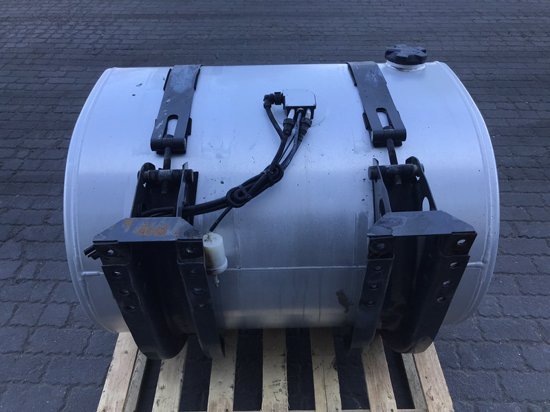 Renault - Fuel tank for Truck: picture 3 Renault - Fuel tank for Truck: picture 3
