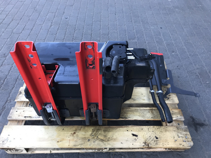 Scania Scania AdBlue tank 2140808 - Spare parts for Truck: picture 3 Scania Scania AdBlue tank 2140808 - Spare parts for Truck: picture 3