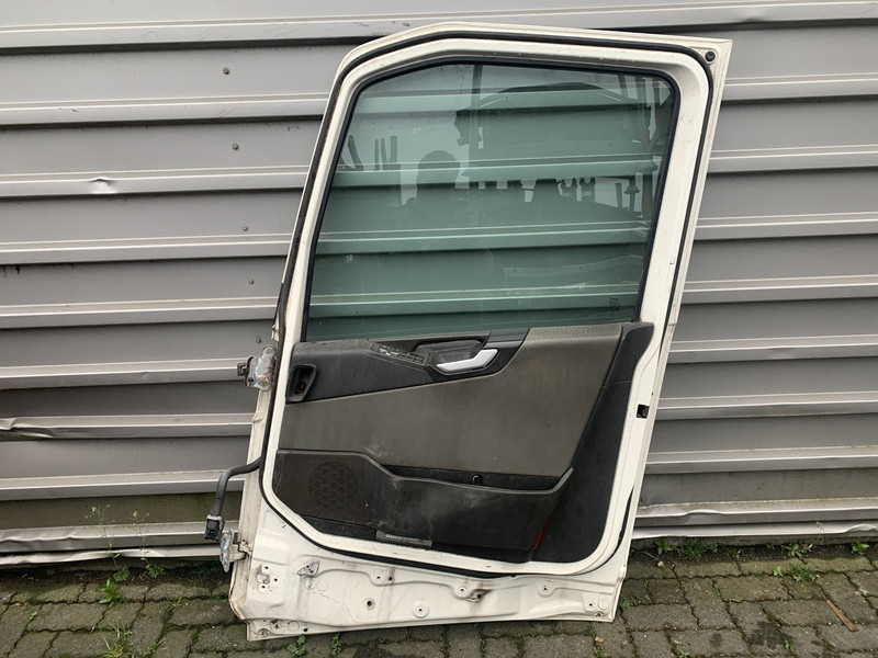 Volvo FH4 - Door and parts for Truck: picture 2 Volvo FH4 - Door and parts for Truck: picture 2