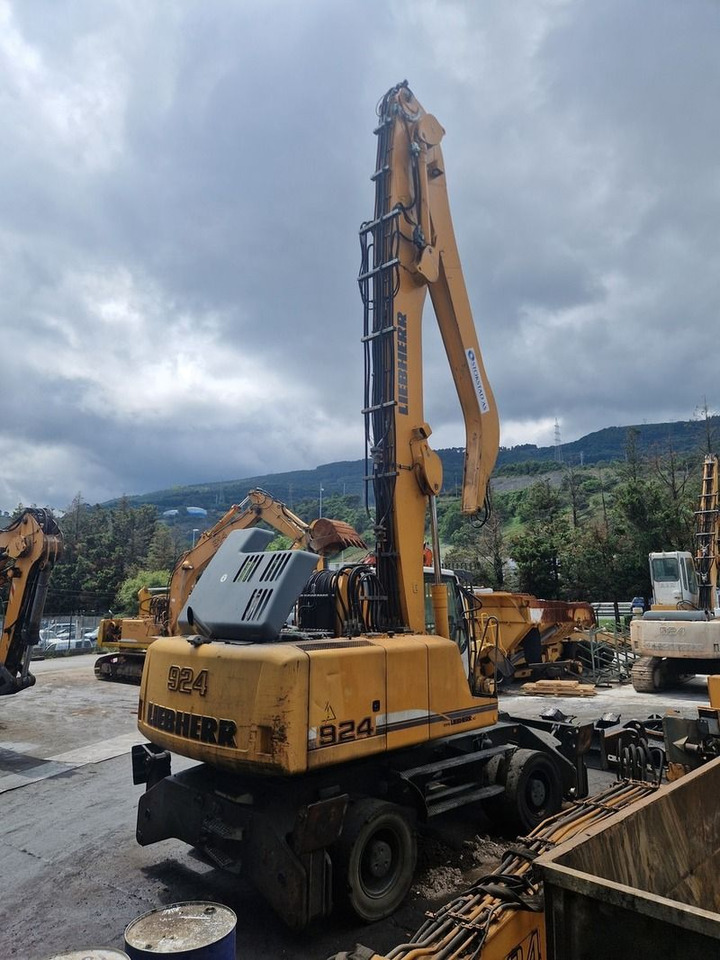 LIEBHERR A924C - Waste/ Industry handler: picture 1 LIEBHERR A924C - Waste/ Industry handler: picture 1