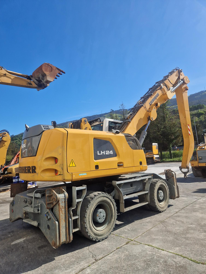 LIEBHERR LH24M - Waste/ Industry handler: picture 5 LIEBHERR LH24M - Waste/ Industry handler: picture 5