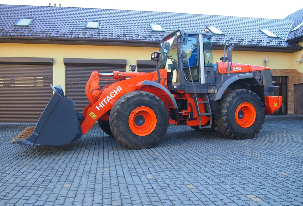 Ładowarka Hitachi ZW250 2010 Ładowarka Hitachi Waga, Centralne smarowanie - Wheel loader: picture 2 Ładowarka Hitachi ZW250 2010 Ładowarka Hitachi Waga, Centralne smarowanie - Wheel loader: picture 2