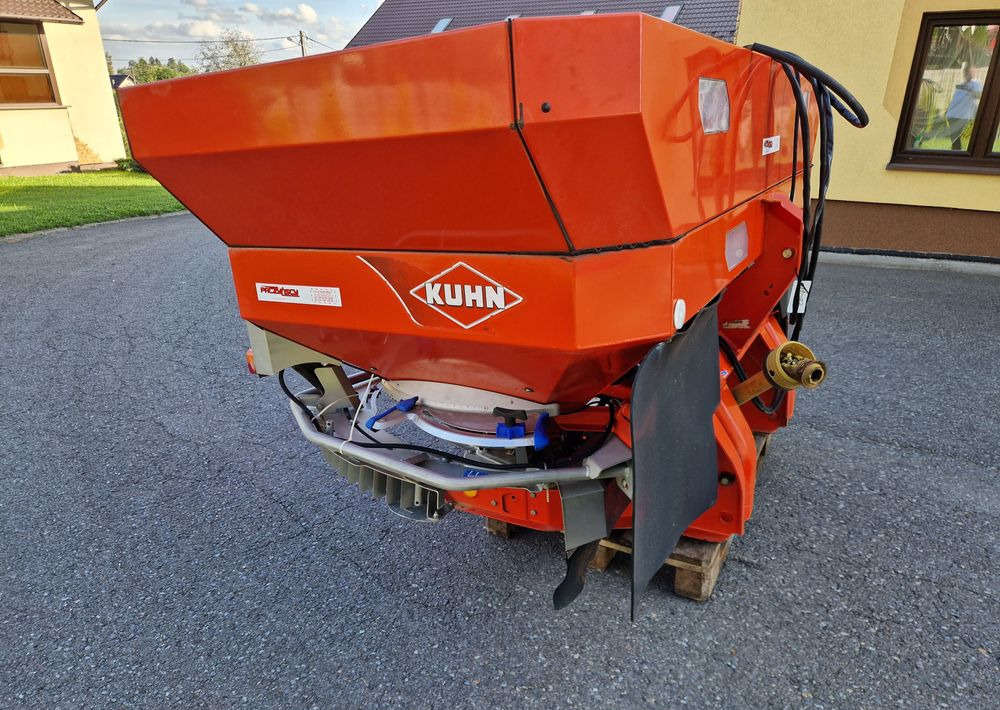 Rozsiewacz nawozów Kuhn AXIS 30,1 2008 Rozsiewacz KUHN RAUCH - Fertilizer spreader: picture 4 Rozsiewacz nawozów Kuhn AXIS 30,1 2008 Rozsiewacz KUHN RAUCH - Fertilizer spreader: picture 4