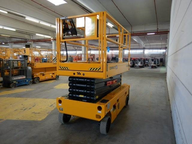 Haulotte Compact 12 AE - Scissor lift: picture 4 Haulotte Compact 12 AE - Scissor lift: picture 4