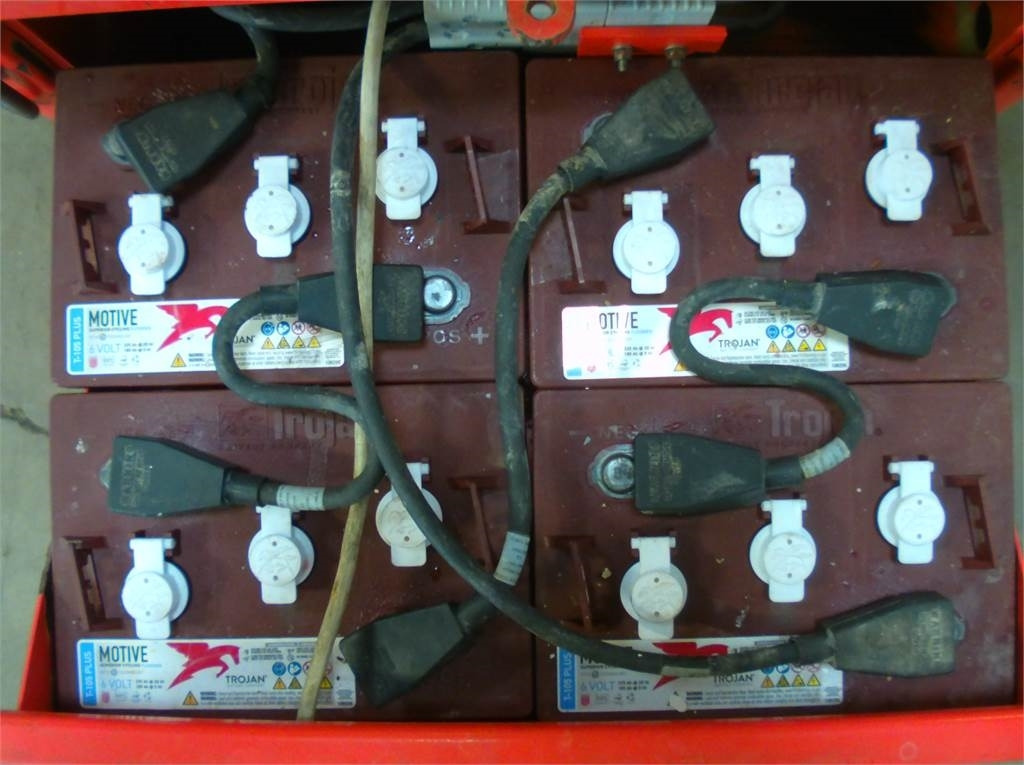 Snorkel TM12 - Vertical mast lift: picture 4 Snorkel TM12 - Vertical mast lift: picture 4