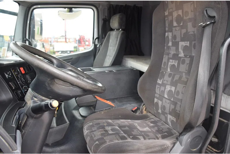 Box truck Mercedes-Benz Axor 1824: picture 12 Box truck Mercedes-Benz Axor 1824: picture 12