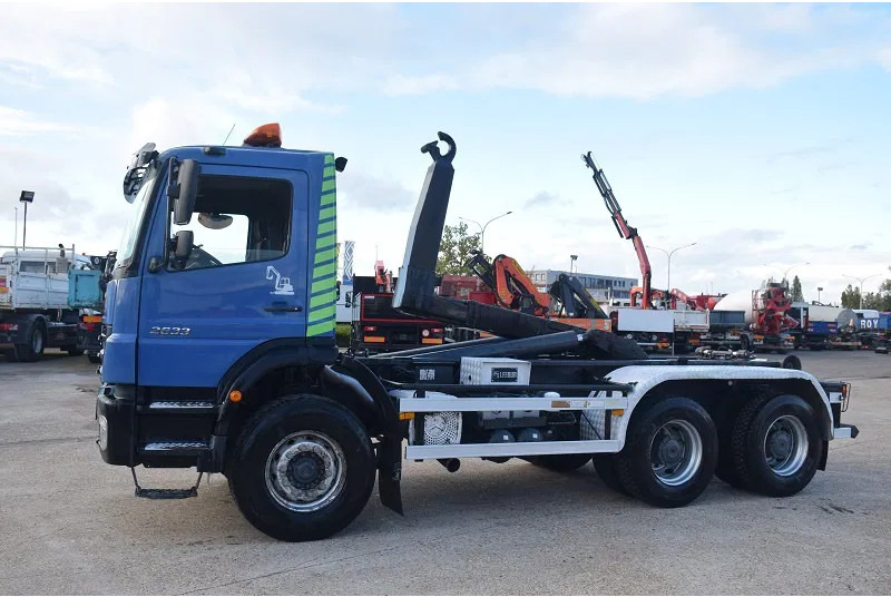Mercedes-Benz Axor 2633 - Hook lift truck: picture 3 Mercedes-Benz Axor 2633 - Hook lift truck: picture 3