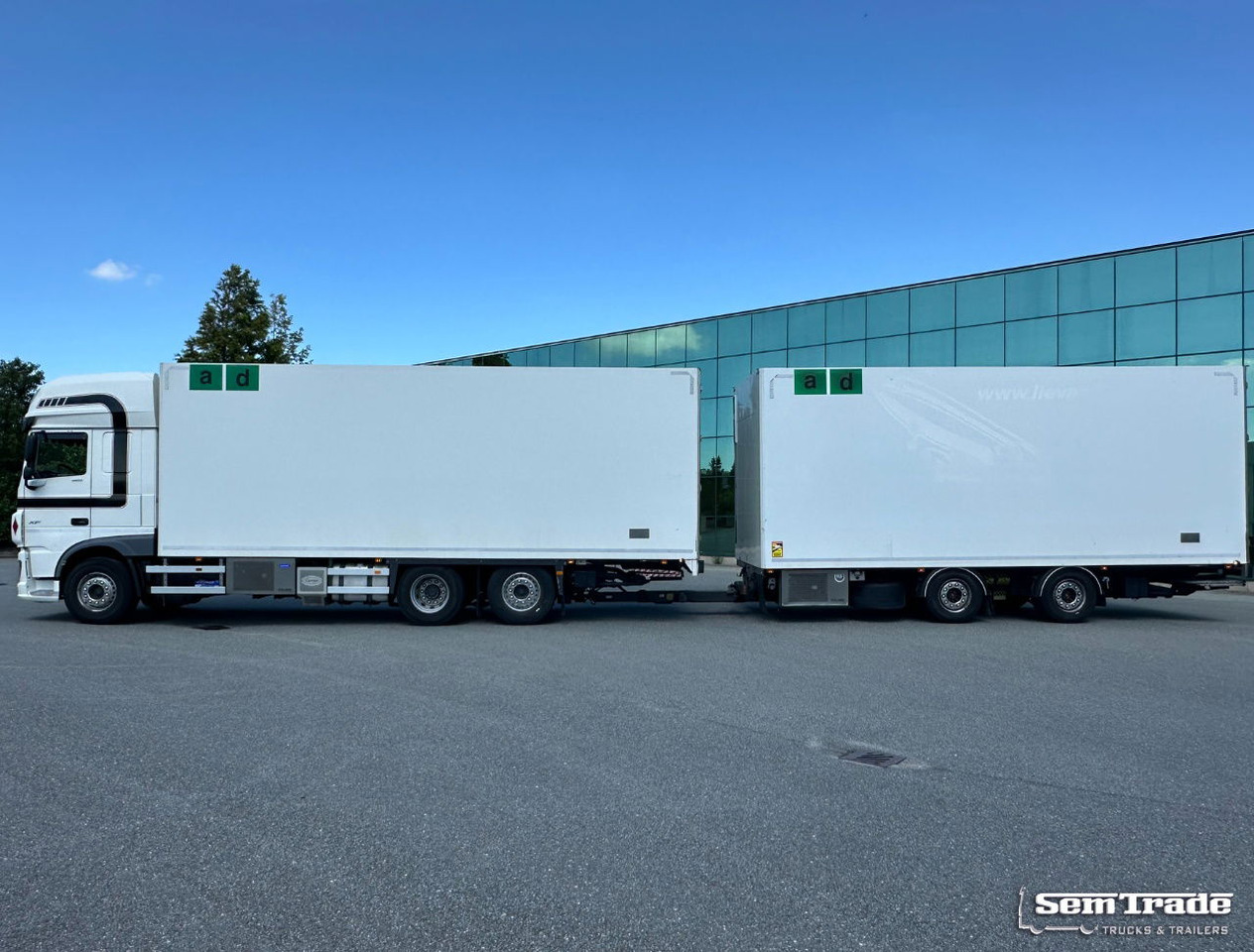 DAF XF 480 FAR SSC 2x Tail Lift 50 CC Trolleys Carrier TRS Iceland Super Condition NL-Combi - Refrigerator truck: picture 2 DAF XF 480 FAR SSC 2x Tail Lift 50 CC Trolleys Carrier TRS Iceland Super Condition NL-Combi - Refrigerator truck: picture 2