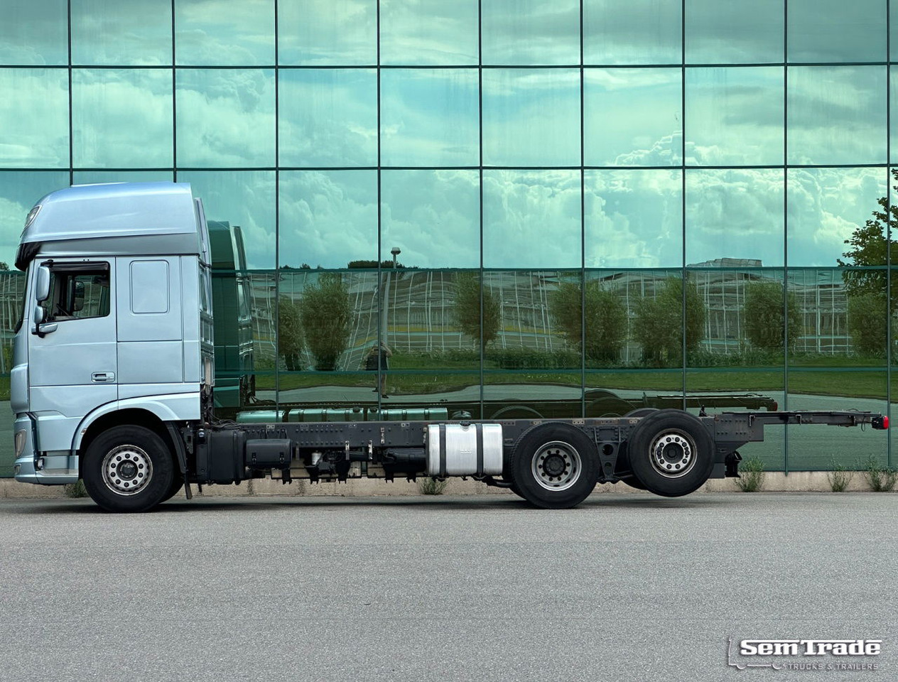 DAF XF 480 FAR SSC Euro 6 978.000 KM Park Airco 2X Tanks TOP Condition - Cab chassis truck: picture 2 DAF XF 480 FAR SSC Euro 6 978.000 KM Park Airco 2X Tanks TOP Condition - Cab chassis truck: picture 2