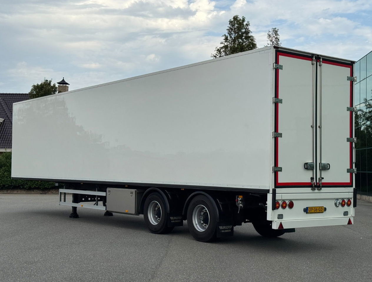 FAG 2 AS Burgers BAK Geisoleerd Gegalvaniseerd Chassis ZO Goed ALS Nieuw Direct Leverbaar 1325 x 244 x 267 CM Inwendig - Closed box semi-trailer: picture 3 FAG 2 AS Burgers BAK Geisoleerd Gegalvaniseerd Chassis ZO Goed ALS Nieuw Direct Leverbaar 1325 x 244 x 267 CM Inwendig - Closed box semi-trailer: picture 3