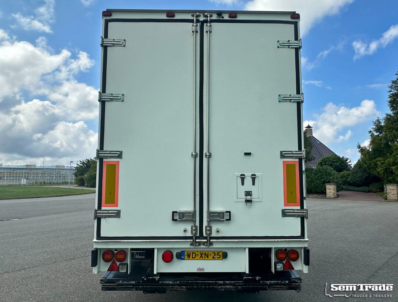 KMA 2 Axle Kees Mulder Isolated BOX Tail Lift Side Door Drum Brakes - Refrigerator trailer: picture 4 KMA 2 Axle Kees Mulder Isolated BOX Tail Lift Side Door Drum Brakes - Refrigerator trailer: picture 4