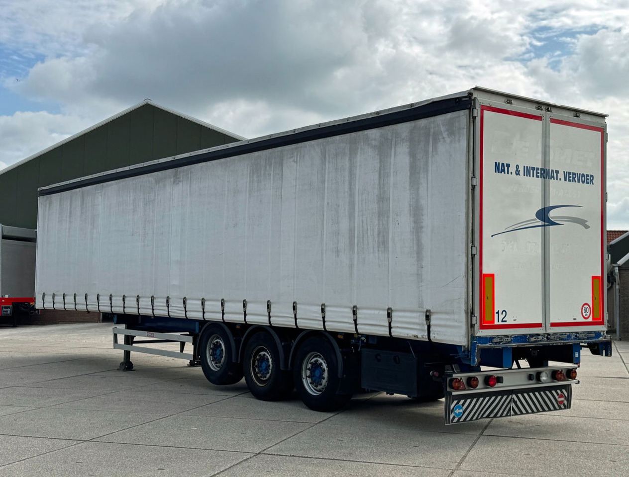 Renders 3 Axle Disc Brakes Lift Axle Nice Chassis Wooden Floor Sliding Roof - Curtainsider semi-trailer: picture 3 Renders 3 Axle Disc Brakes Lift Axle Nice Chassis Wooden Floor Sliding Roof - Curtainsider semi-trailer: picture 3