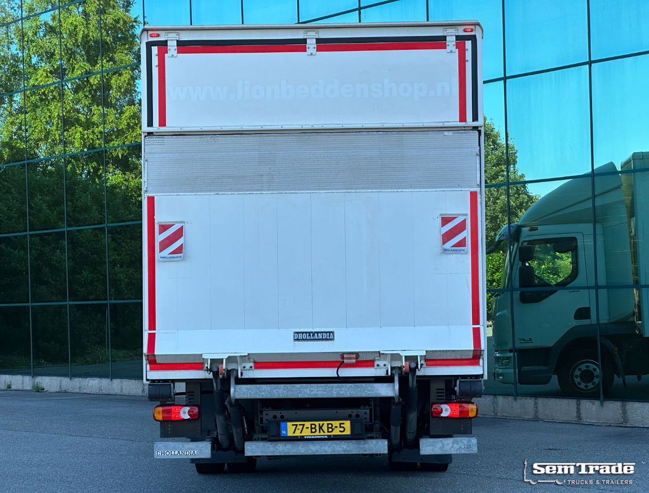 DAF LF 210 Euro 6 Only 71.500 KM Airco Tail Lift NEW Condition - Tractor unit: picture 4 DAF LF 210 Euro 6 Only 71.500 KM Airco Tail Lift NEW Condition - Tractor unit: picture 4