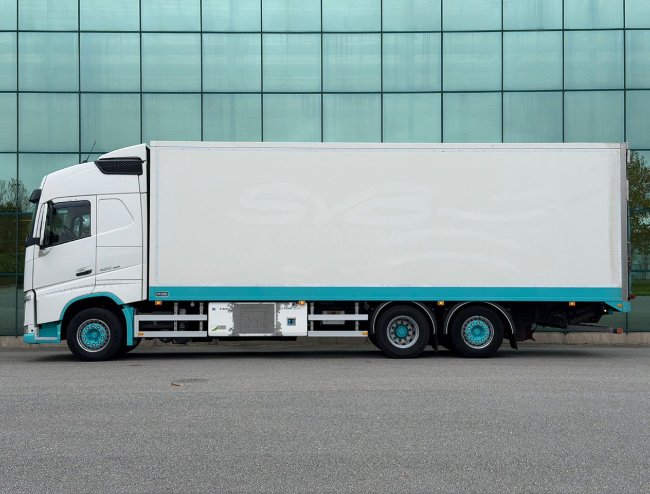 Volvo FH 420 6X2 Globetrotter Heiwo BOX 875 x 250 x 272 CM IN Thermo King T-800 490.000 KM TOP Condition NL Truck - Refrigerator truck: picture 2 Volvo FH 420 6X2 Globetrotter Heiwo BOX 875 x 250 x 272 CM IN Thermo King T-800 490.000 KM TOP Condition NL Truck - Refrigerator truck: picture 2