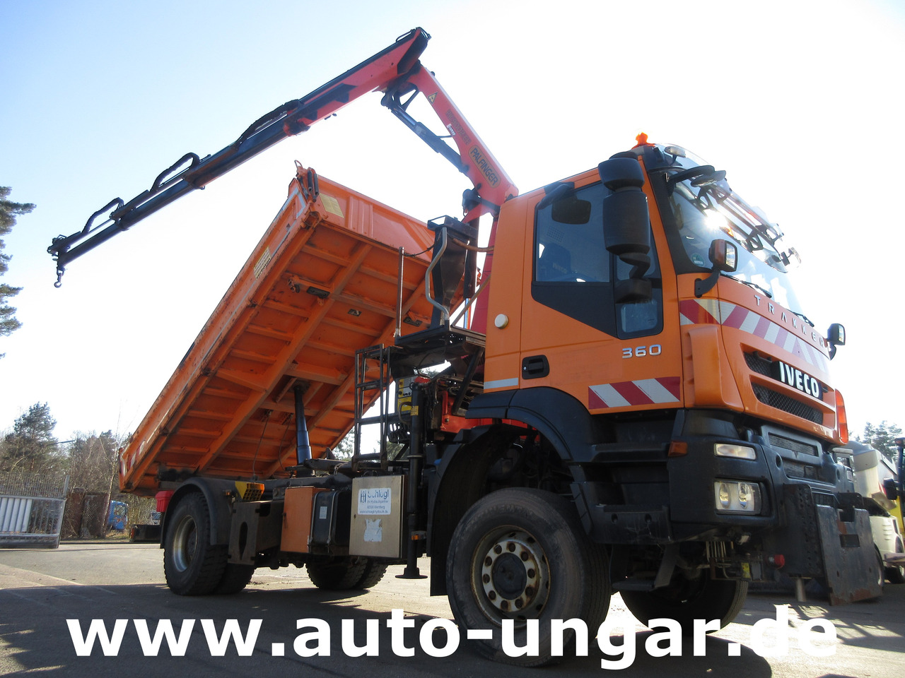 IVECO Trakker 360 Kipper Allrad 4x4 Kran Palfinger PK 9002 Kommunalhydraulik Winterdienst Euro 5 - Tipper, Crane truck: picture 1 IVECO Trakker 360 Kipper Allrad 4x4 Kran Palfinger PK 9002 Kommunalhydraulik Winterdienst Euro 5 - Tipper, Crane truck: picture 1