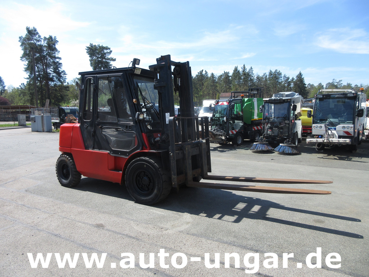Nissan F04D 400 Diesel Gabelstapler 4.000kg Motorschaden Bj. 2002 - Diesel forklift: picture 1 Nissan F04D 400 Diesel Gabelstapler 4.000kg Motorschaden Bj. 2002 - Diesel forklift: picture 1
