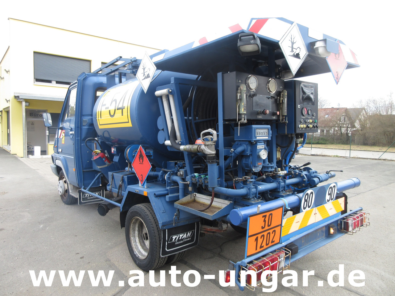 Renault B110 Titan Aviation AVGas Refueller Jet Tanker 2000l Aviteilleur GSE - Tank truck: picture 3 Renault B110 Titan Aviation AVGas Refueller Jet Tanker 2000l Aviteilleur GSE - Tank truck: picture 3