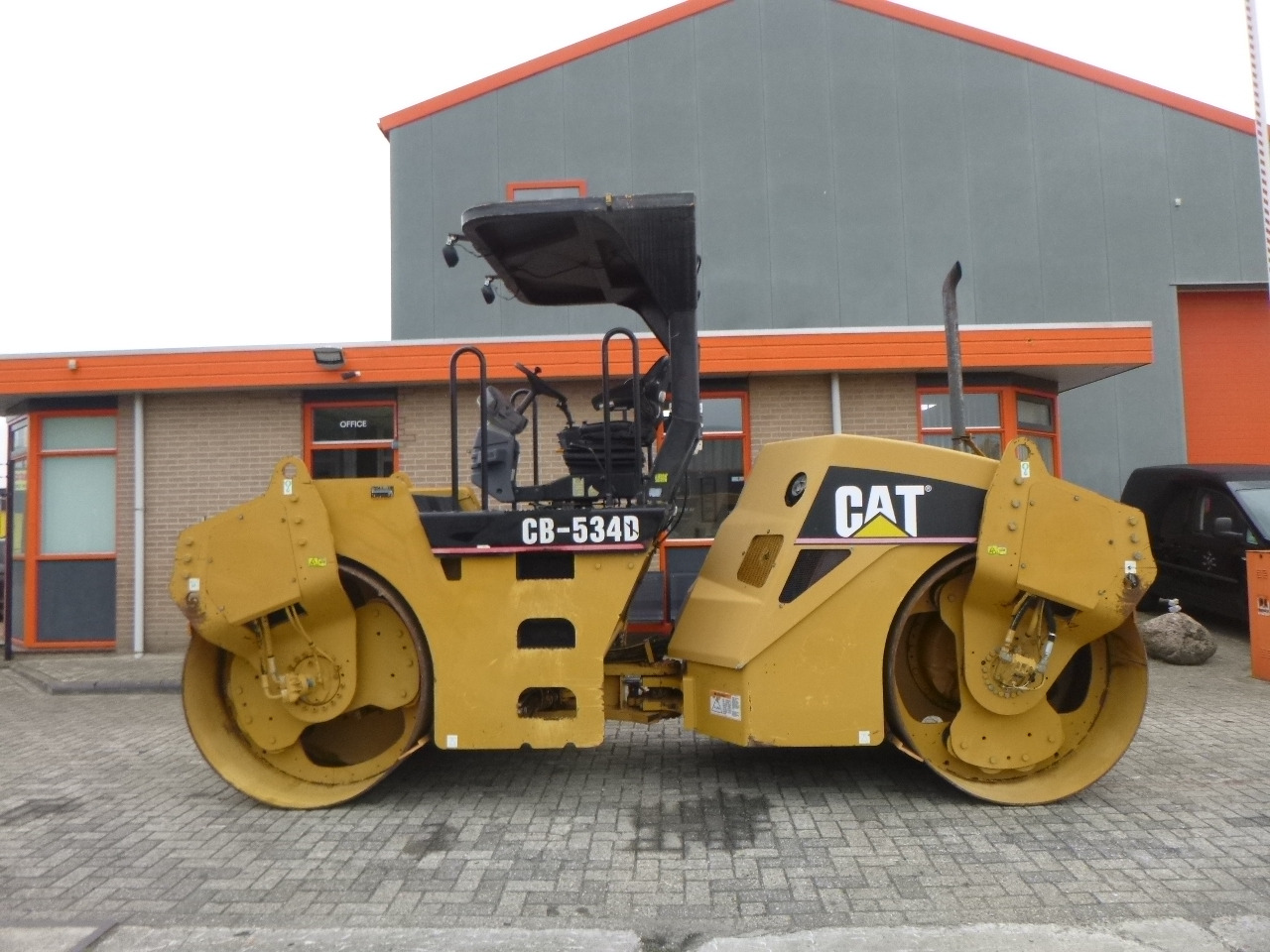 CATERPILLAR CB-534D - Road roller: picture 1 CATERPILLAR CB-534D - Road roller: picture 1