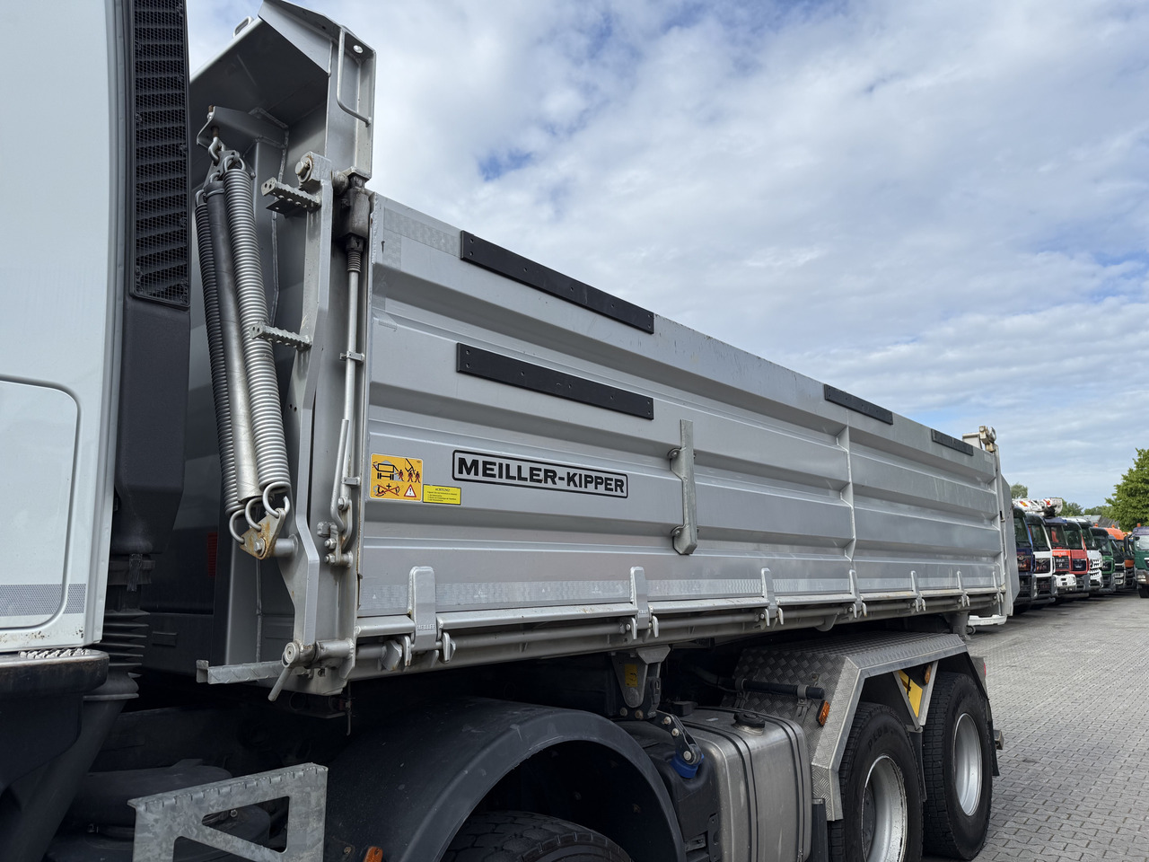 Tipper Iveco T-Way 510 / AT410T51 8X4 Meiller: picture 15