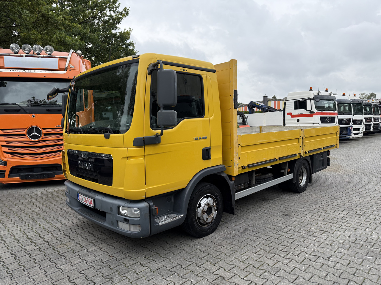 MAN TGL 8.180 BB - Dropside/ Flatbed truck: picture 1 MAN TGL 8.180 BB - Dropside/ Flatbed truck: picture 1