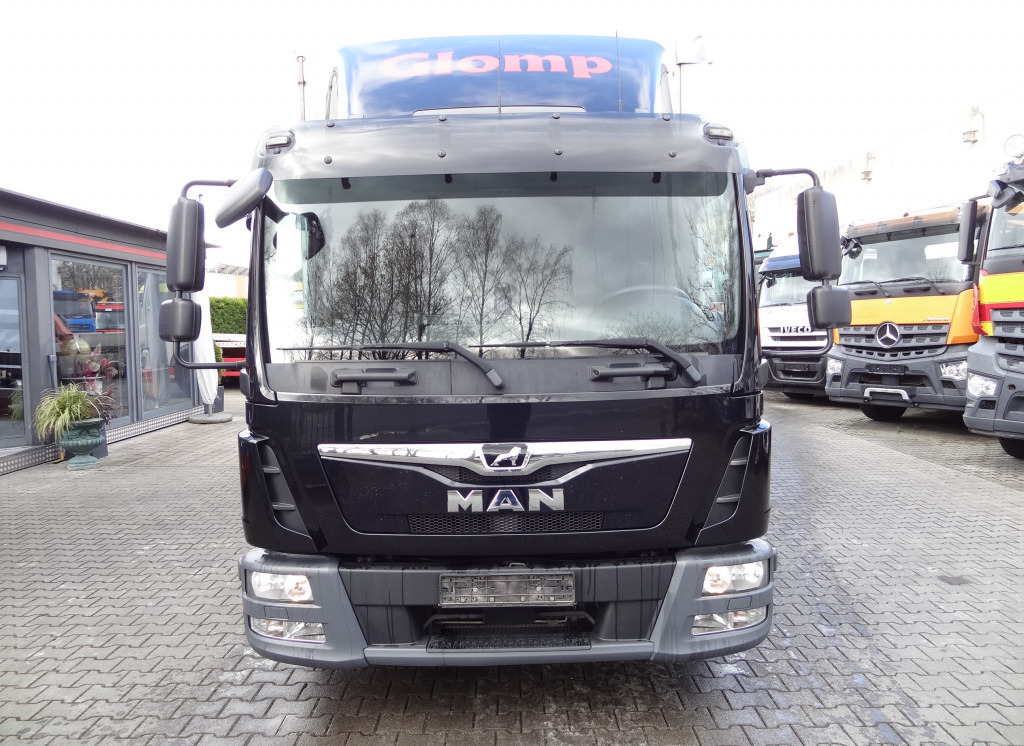 Curtainsider truck MAN TGL 8.220 BL: picture 8