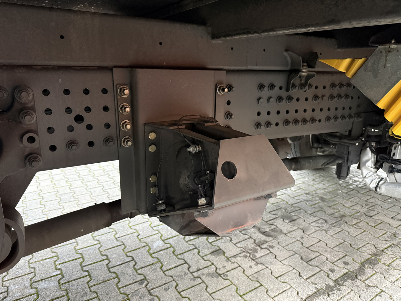 Mercedes-Benz Arocs 1827 AK 4X4 Ex-Bundeswehr - Dropside/ Flatbed truck: picture 3 Mercedes-Benz Arocs 1827 AK 4X4 Ex-Bundeswehr - Dropside/ Flatbed truck: picture 3