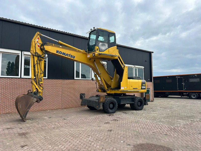 Komatsu PW200 - Wheel excavator: picture 5 Komatsu PW200 - Wheel excavator: picture 5