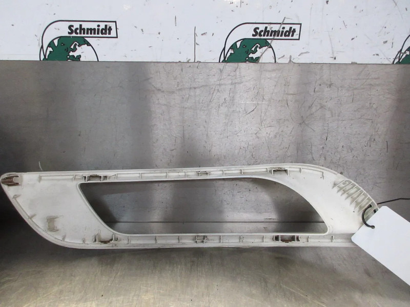 DAF 1880378//1880379 MISTLAMPKAPJE RECHTS EN LINKS DAF XF CF EURO 6 - Bumper for Truck: picture 2 DAF 1880378//1880379 MISTLAMPKAPJE RECHTS EN LINKS DAF XF CF EURO 6 - Bumper for Truck: picture 2
