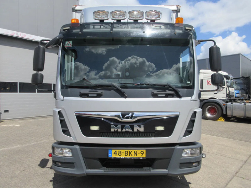 MAN TGL 12.220 TGL EURO 6 - Curtainsider truck: picture 2 MAN TGL 12.220 TGL EURO 6 - Curtainsider truck: picture 2
