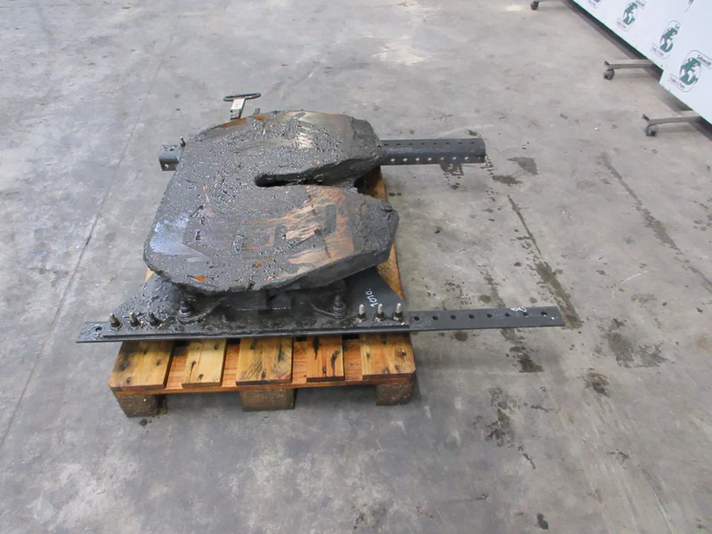 SAF G50-X D152.3 U20.0 SK-S 36.20 G50-X D152.3 U20.0 SK-S 36.20 VOLVO FH 460 EURO 6 MODEL 2021 - Fifth wheel coupling for Truck: picture 4 SAF G50-X D152.3 U20.0 SK-S 36.20 G50-X D152.3 U20.0 SK-S 36.20 VOLVO FH 460 EURO 6 MODEL 2021 - Fifth wheel coupling for Truck: picture 4