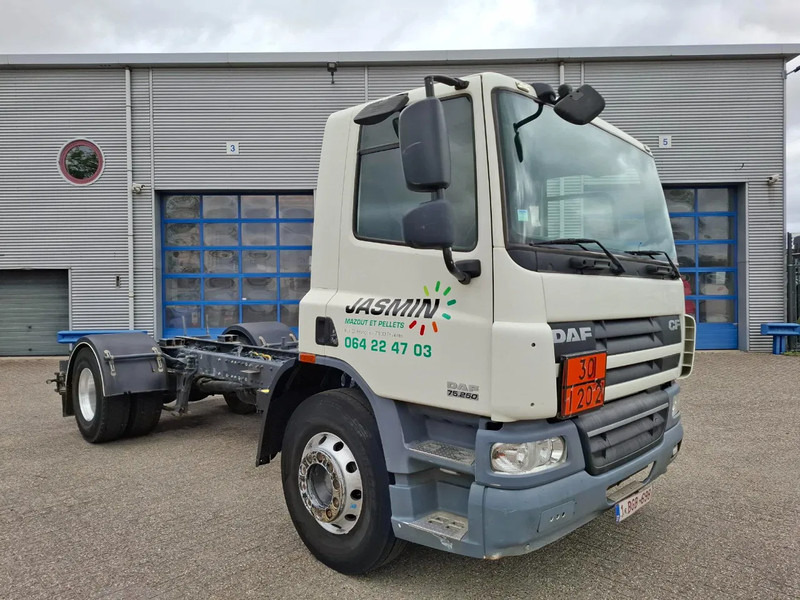 DAF CF75-250 / ADR / ONLY:320740 KM / PTO / INLINER / ALCOA / GOOD CONDITION / MANUAL / EURO-5 / 2011 - Cab chassis truck: picture 2 DAF CF75-250 / ADR / ONLY:320740 KM / PTO / INLINER / ALCOA / GOOD CONDITION / MANUAL / EURO-5 / 2011 - Cab chassis truck: picture 2