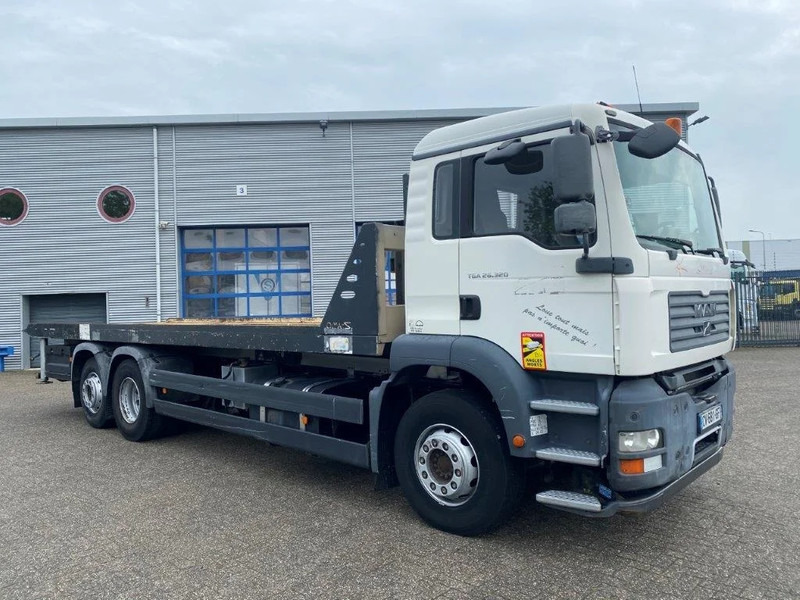 MAN TGA26.320 / SLIDING PLATEAU / WINCH / LIFT AXLE / MACHINE CARRIER / MANUAL / EURO-4 / 2007 - Tow truck: picture 4 MAN TGA26.320 / SLIDING PLATEAU / WINCH / LIFT AXLE / MACHINE CARRIER / MANUAL / EURO-4 / 2007 - Tow truck: picture 4