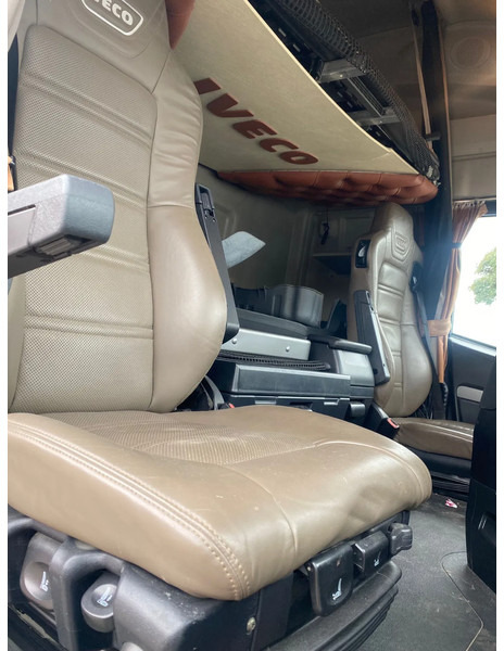Lease a Iveco Stralis 570 XP / ENGINE RUNNING / INTARDER / PARKCOOL / DOUBLE TANK / NAVI / LEATHER / ONLY:749717 KM / ALCOA / EURO-6 / 2017 Iveco Stralis 570 XP / ENGINE RUNNING / INTARDER / PARKCOOL / DOUBLE TANK / NAVI / LEATHER / ONLY:749717 KM / ALCOA / EURO-6 / 2017: picture 14