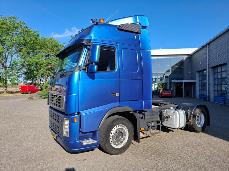 Volvo FH13-400 / HYDRAULICS / NL TRUCK / TUV:14-09-2025 / GLOBETROTTER / FRIGDE / AIRCO / AUTOMATIC / EURO-5 / 2006 - Tractor unit: picture 1 Volvo FH13-400 / HYDRAULICS / NL TRUCK / TUV:14-09-2025 / GLOBETROTTER / FRIGDE / AIRCO / AUTOMATIC / EURO-5 / 2006 - Tractor unit: picture 1
