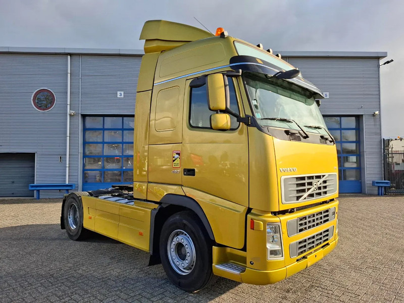 Volvo FH13-480 / VEB / HYDRAULICS / TUV:13-03-2026 / FRIDGE / GOOD CONDITION / SIDESKIRTS / MANUAL / EURO-3 / 2006 - Tractor unit: picture 2 Volvo FH13-480 / VEB / HYDRAULICS / TUV:13-03-2026 / FRIDGE / GOOD CONDITION / SIDESKIRTS / MANUAL / EURO-3 / 2006 - Tractor unit: picture 2