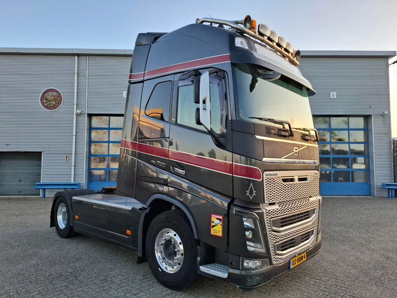 Volvo FH16-750 / XL / VEB+ / ACC / HYDRAULICS / I-PARKCOOL / DOUBLE TANK / TUV:05-02-2026 / NL TRUCK / AUTOMATIC / EURO-5 / 2013 - Tractor unit: picture 2 Volvo FH16-750 / XL / VEB+ / ACC / HYDRAULICS / I-PARKCOOL / DOUBLE TANK / TUV:05-02-2026 / NL TRUCK / AUTOMATIC / EURO-5 / 2013 - Tractor unit: picture 2